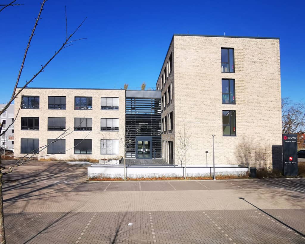 Neubau eines Bürogebäudes im Wissenschaftspark in Osnabrück mit den Parkplätzen